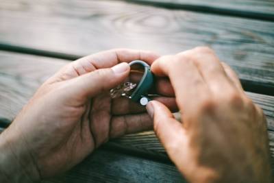 Top 5 Tips for Maintaining Your Hearing Aids during the Fall Season