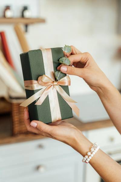 ✨ The Ultimate Girly Gift Guide: 10 Pretty + Practical Picks ✨