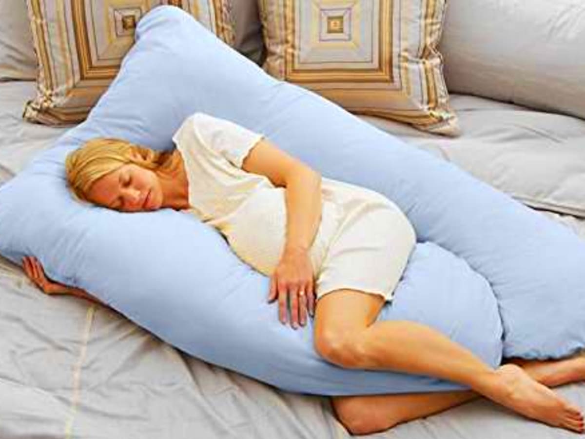 В какой позе можно спать. Удобная подушка. Подушка для беременных позы. Позы сна для беременных. Подушка для беременных для сна.