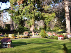 Have a picnic at the Fitzroy Gardens