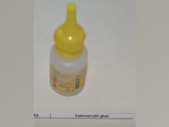 Cyanoacrylic glue