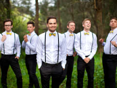 Choose groomsmen attire