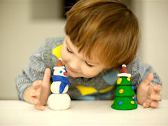 Make Christmas-themed sculptures with clay