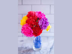 Create a spring flower bouquet with tissue paper and pipe cleaners