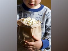 Make homemade popcorn