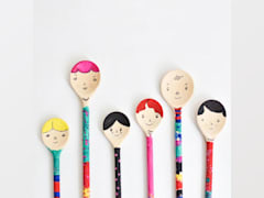 Make wooden spoon puppets