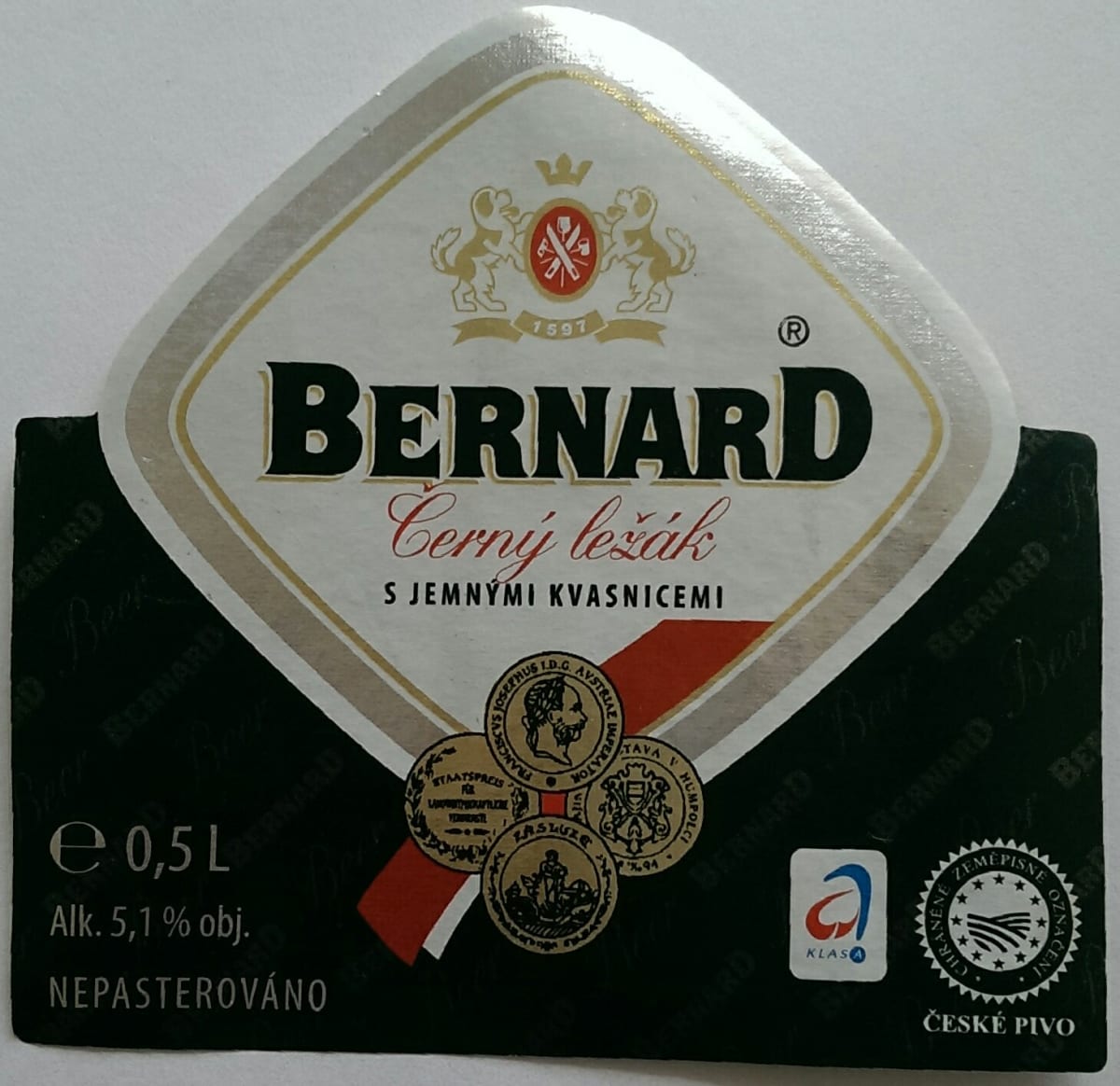 Bernard Černý ležák s jemnými kvasnicemi