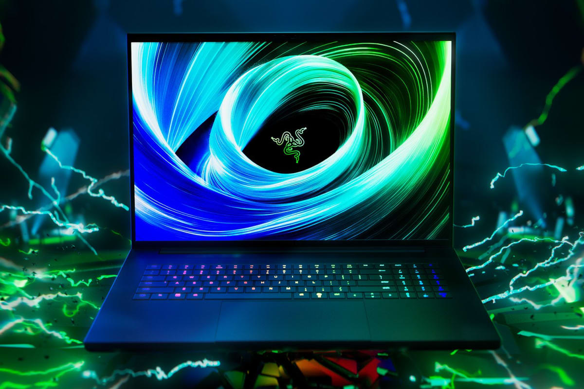 Razer Blade 18, Intel Ultra 9-275HX, RTX 5070 Ti, 32 GB DDR5-5600, 1 TB SSD, DUAL UHD+ 240 Hz / FHD+ 440 Hz