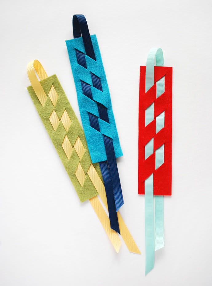 Make woven bookmarks