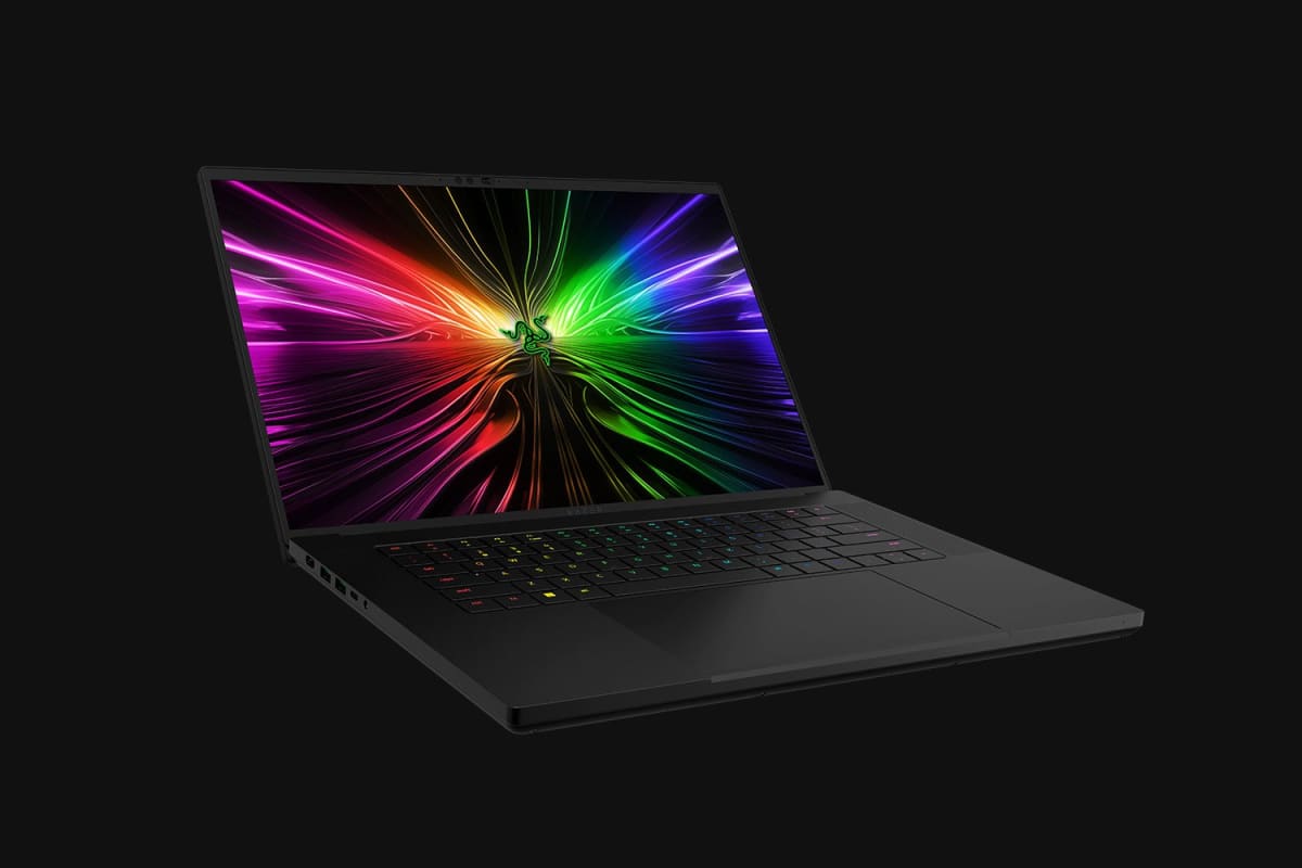 Razer Blade 16, i9-14900HX, RTX 4090, 32 GB DDR5-5600, 2 TB SSD, QHD+ 240 hz OLED 100% DCI-P3