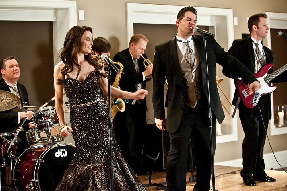 Select and secure wedding musicians/DJs/Bands
