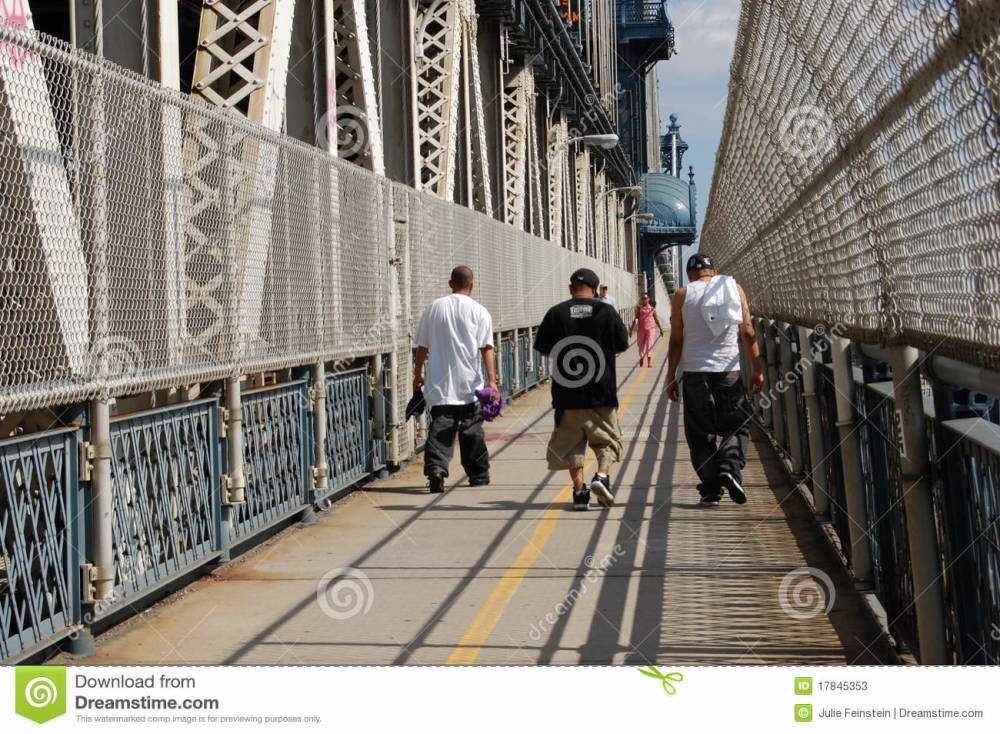 Walk the Manhattan Bridge