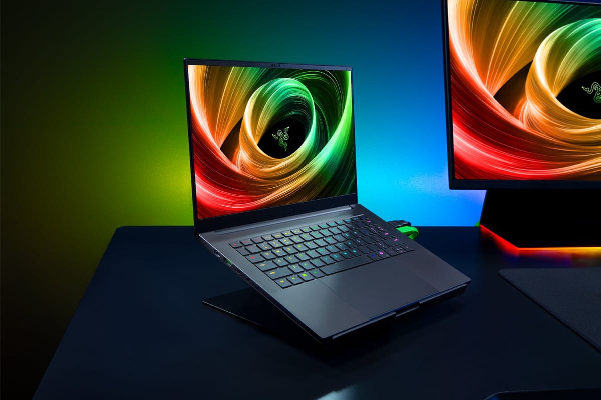 Razer Blade 14, Ryzen Ai 9-365, RTX 5070, 32 GB DDR5X-8000, 1-2 TB SSD, 3K 120 Hz 400 nits