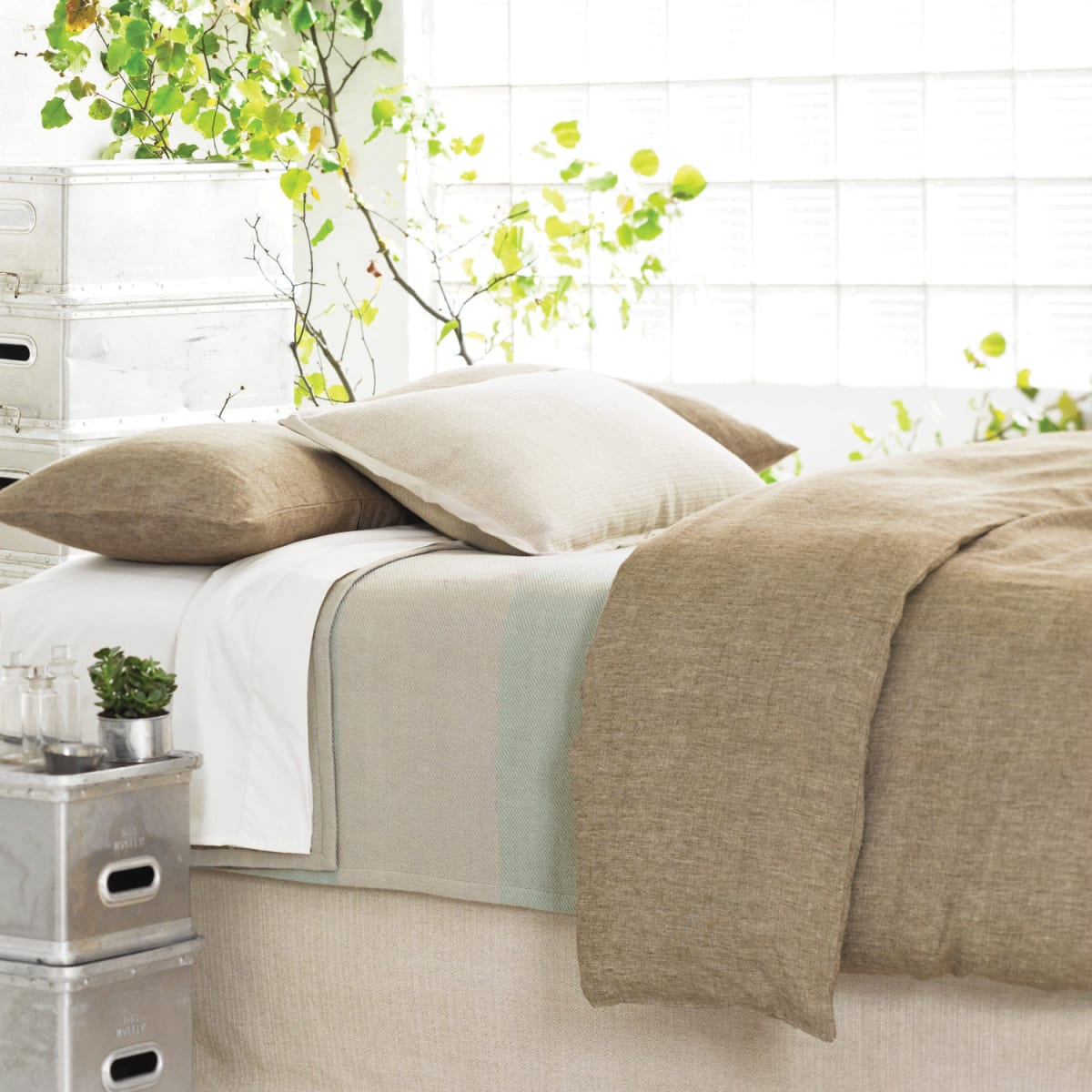 Bedding (e.g. pillows, sheets, comforter, etc.)