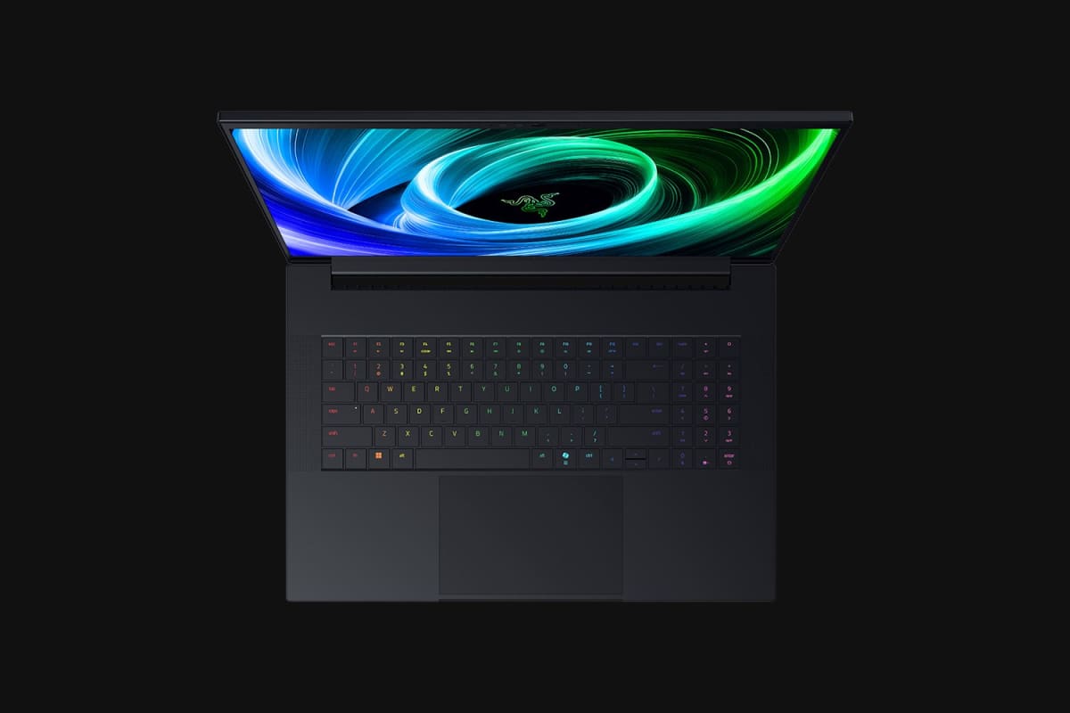 Razer Blade 18, Intel Ultra 9-275HX, RTX 5070 Ti, 32 GB DDR5-5600, 1 TB SSD, DUAL UHD+ 240 Hz / FHD+ 440 Hz