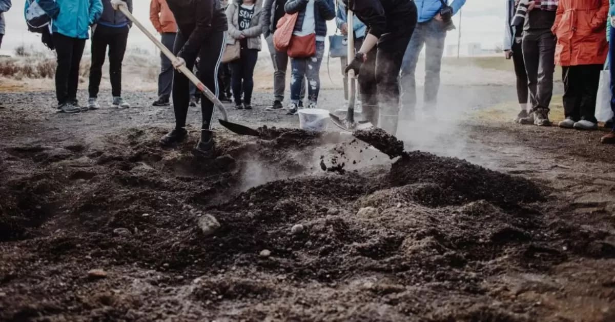 Visit a Geothermal Bakery at Laugarvatn Fontana