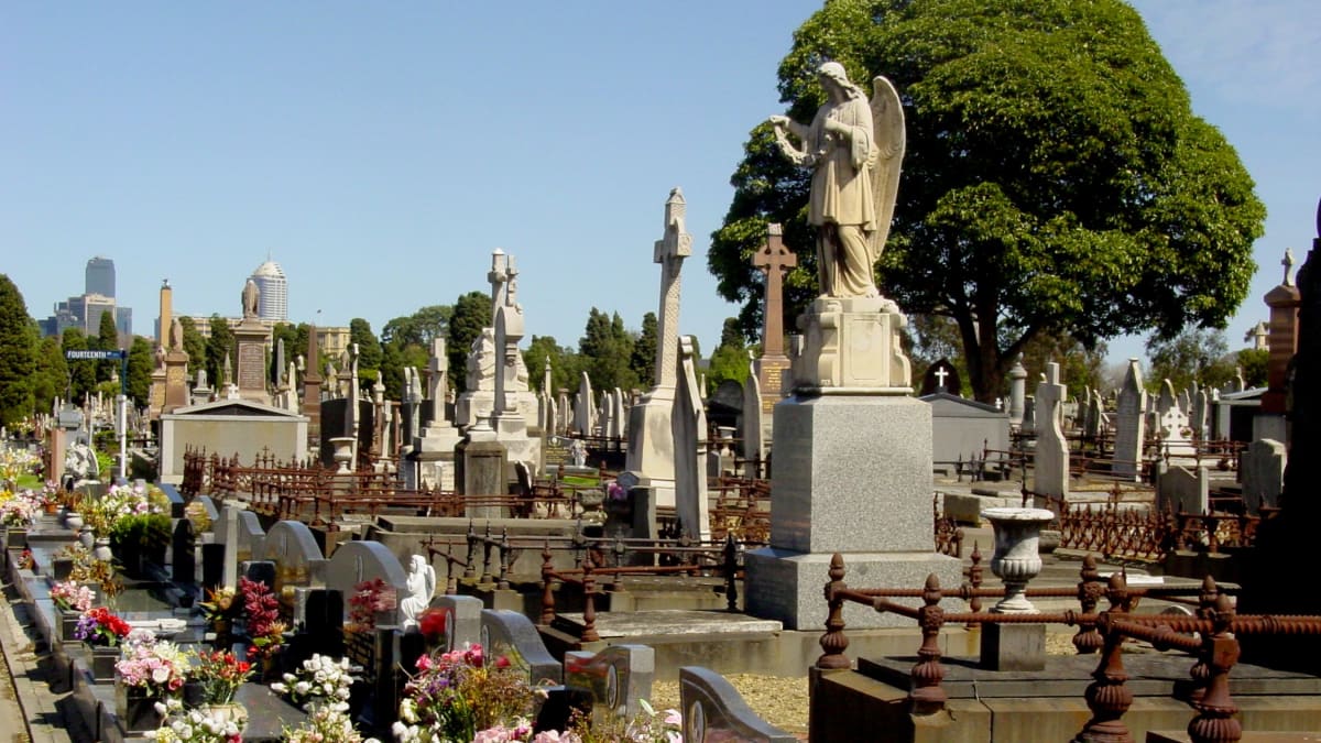 Take a tour of the Melbourne General Cemetery