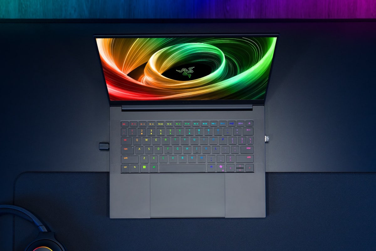 Razer Blade 14, Ryzen Ai 9-365, RTX 5070, 32 GB DDR5X-8000, 1-2 TB SSD, 3K 120 Hz 400 nits