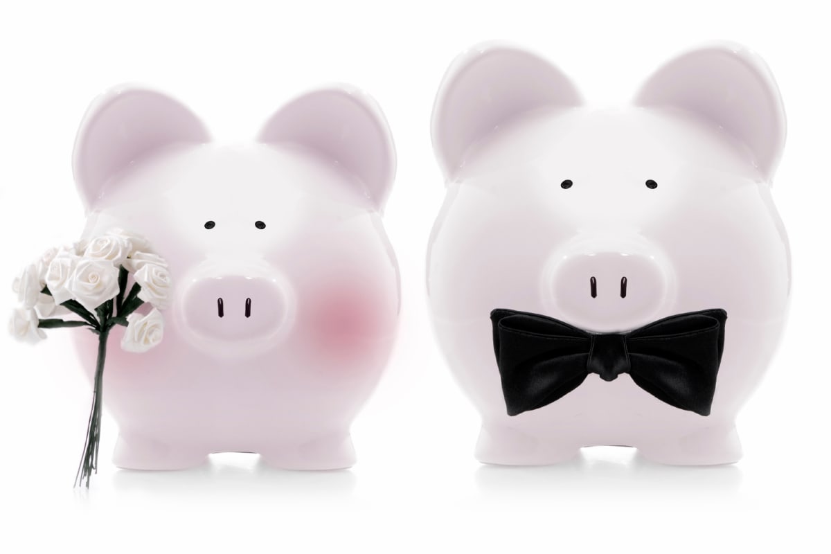 Discuss expenses and set wedding budget