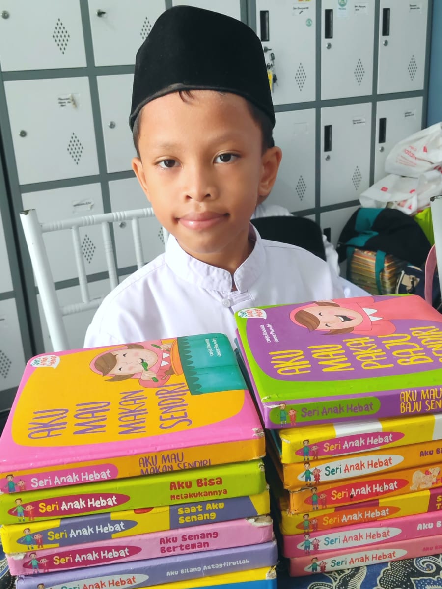 Aku Mau Makn Sendiri