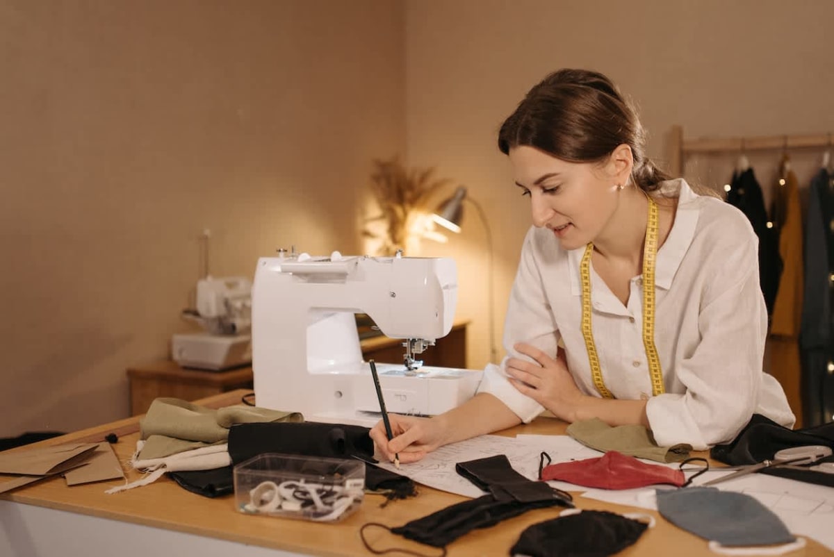 Top 5 Most Important Characteristics of a Good Sewing Table with Storage