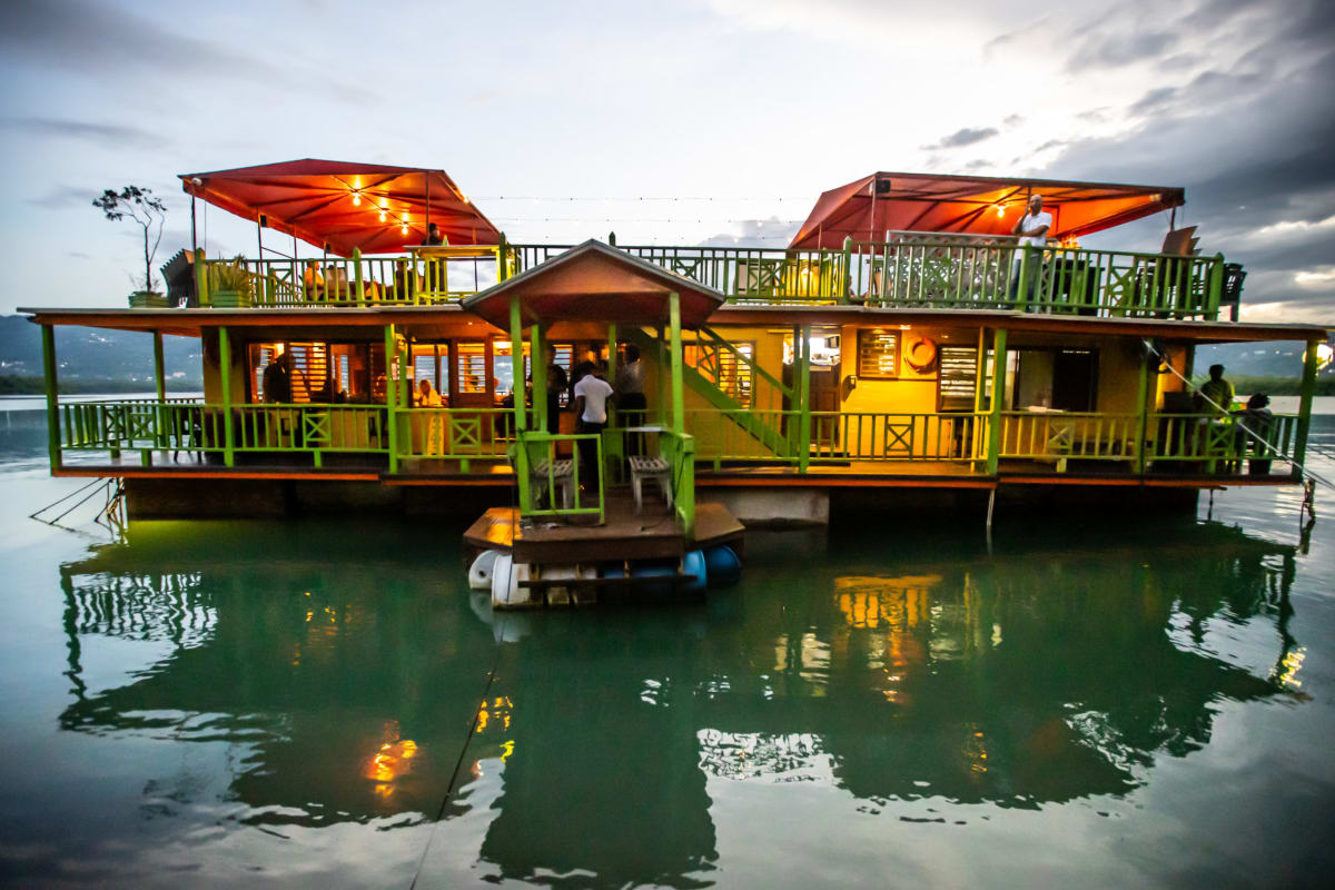 Houseboat Grill