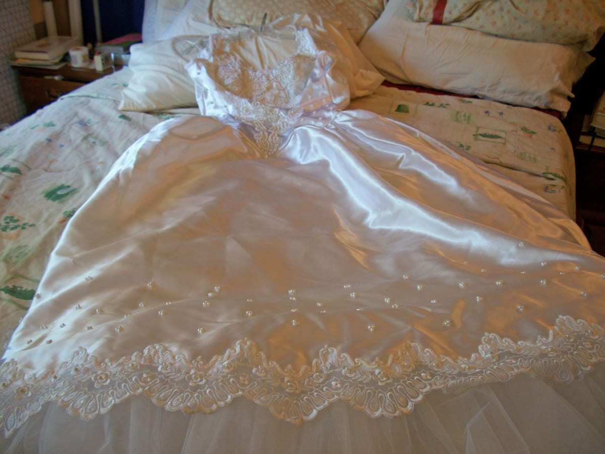 Lay out wedding clothes