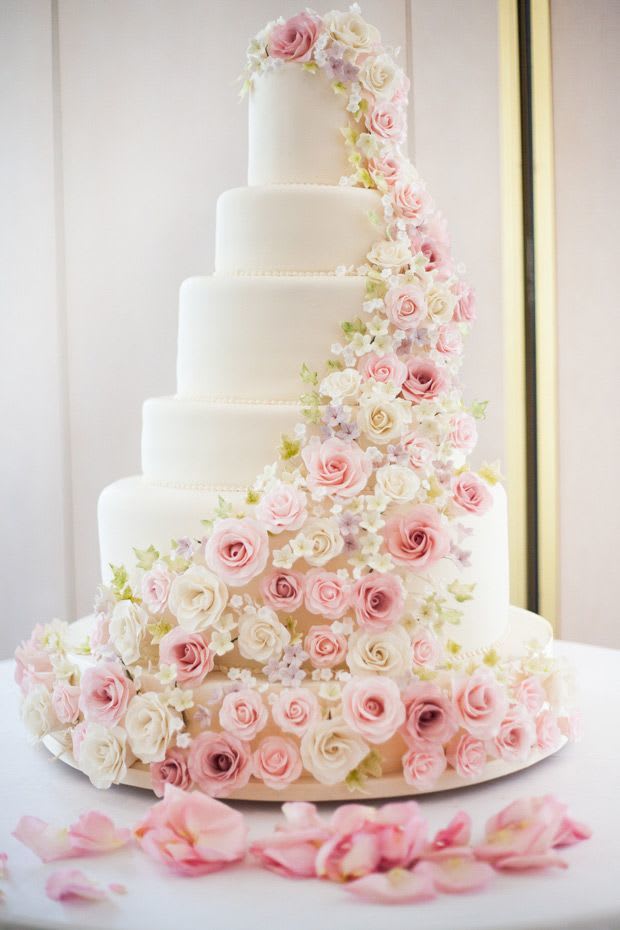 Choose your menu and cake (Schedule tasting before decide)