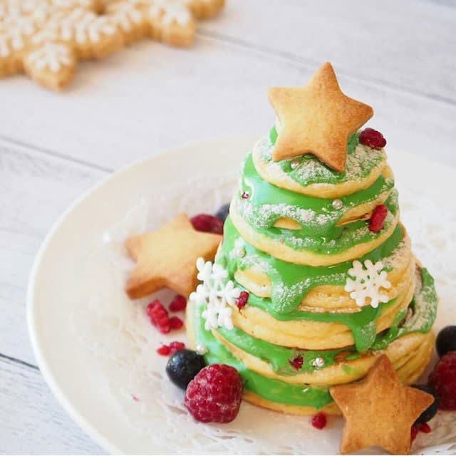 Make Christmas-themed pancakes for breakfast