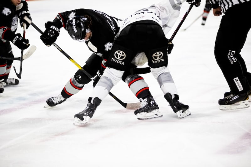 Best hockey protective equipment