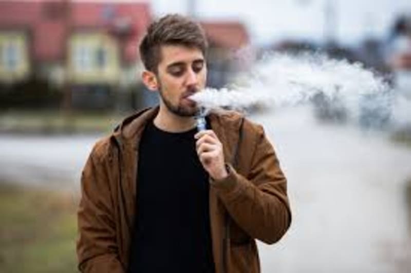 Top Reasons People Choose to Buy Vapes Online Instead of In-Store