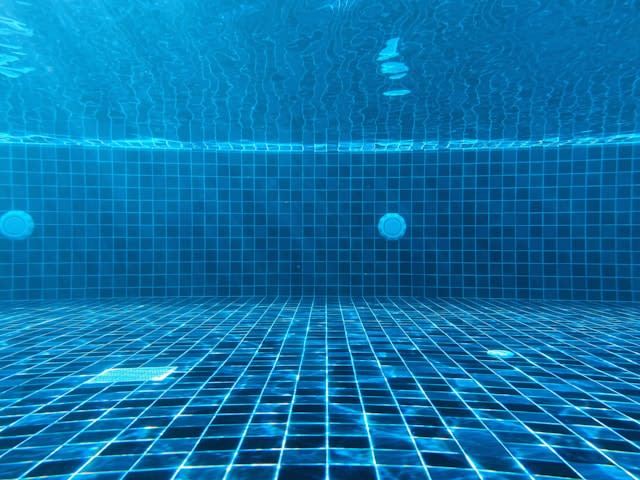 6 Signs Your Swimming Pool Needs Repair and How to Address Them