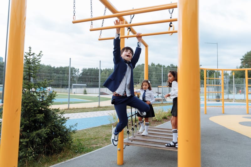 Best adjustable monkey bar sets for kids
