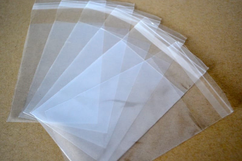 Resealable plastic bags
