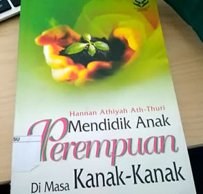 MENDIDIK ANAK PEREMPUAN