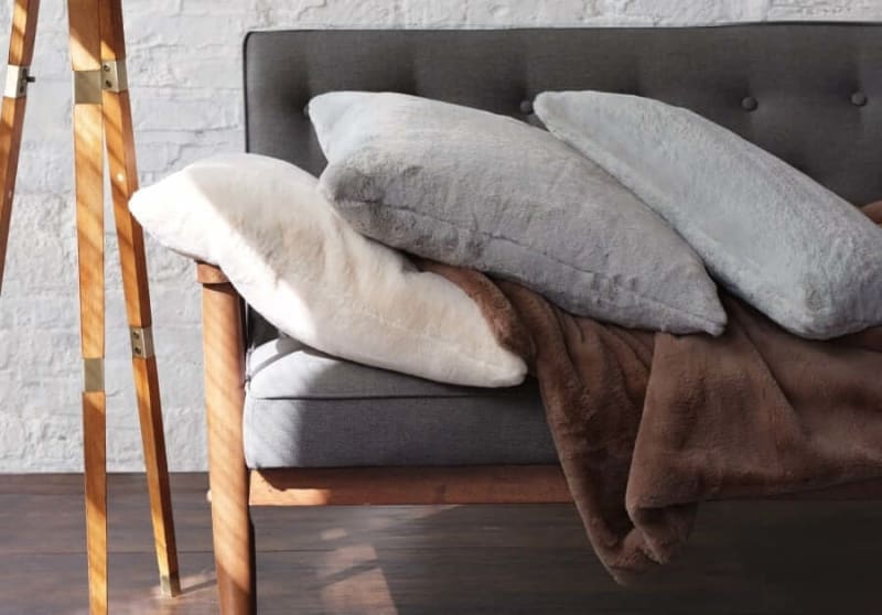 Café comfort with Faux Fur