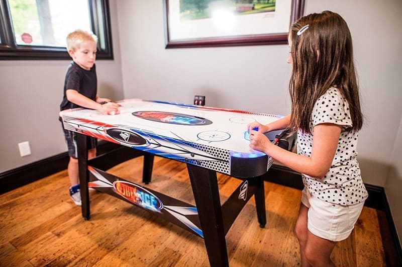 Play Air hockey