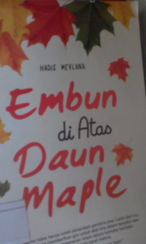 EMBUN DI ATAS DAUN MAPLE