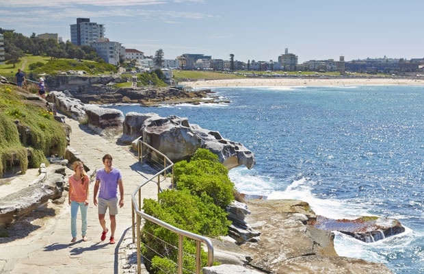 Coastal walk from Bondi to Coogee Beach