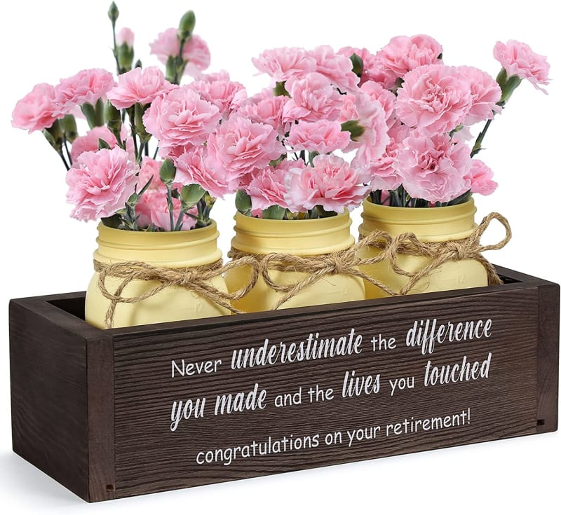 Retirement Gifts for Women, 2022 Happy Retirement Appreciation Gifts for Mom Teacher Nurse Coworkers Employee Friends, Mason Jar Farmhouse Planter Box - Never Underestimate the Difference You Made